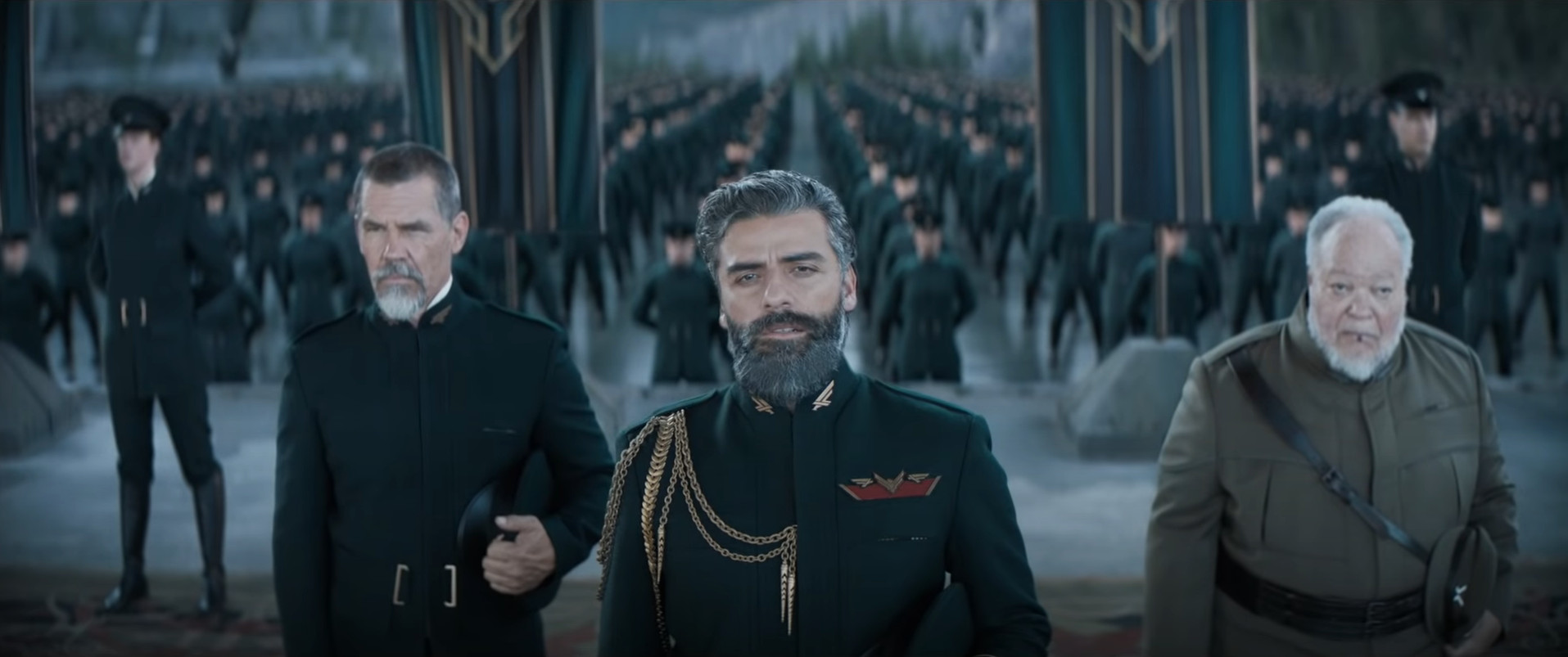 Gurney Halleck, Duke Leto, and Thufir Hawat in front of the Atreides troops